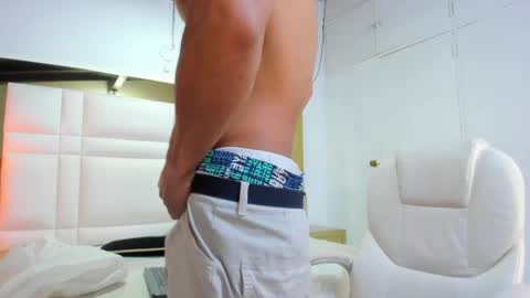 Johana y Santiago online show from 22, 4, 2026