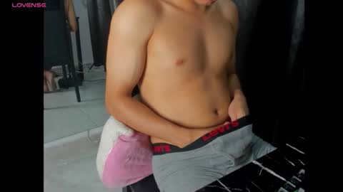 latin_lover2005 online show from 21, 10, 2025