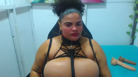 latina_bigboos12 online show from 22, 5, 2026