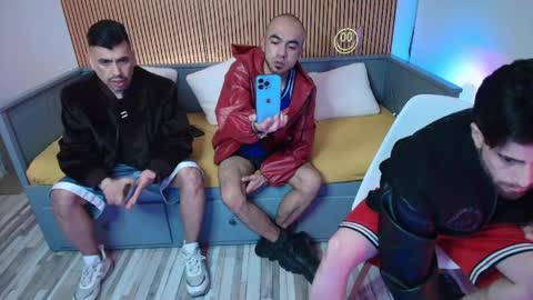 Snapshot of latinos_schengen_gay1 chatting on 2, 4, 2026 LATINOS GAY online show from 2, 4, 2026
