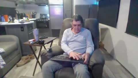 latniter online show from 4, 3, 2025