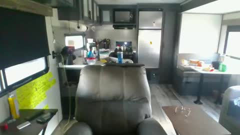 latniter online show from 26, 10, 2025