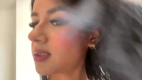 Laura Valmont online show from 23, 3, 2026