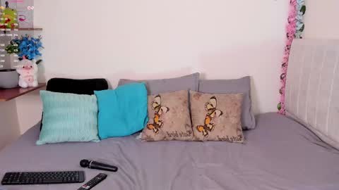 laura1__ online show from 1, 3, 2025