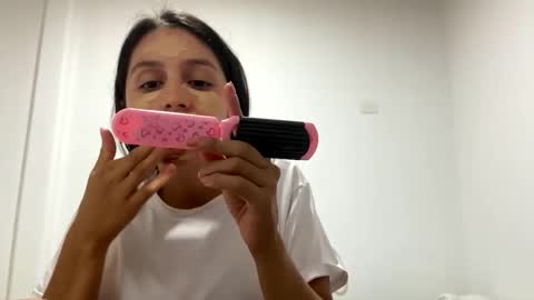 laura  online show from 25, 5, 2026
