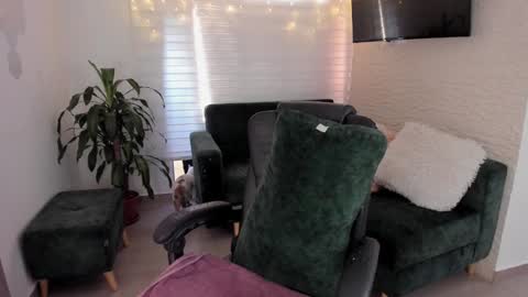 laura cruz online show from 22, 1, 2025