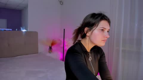 Laura online show from 6, 3, 2025