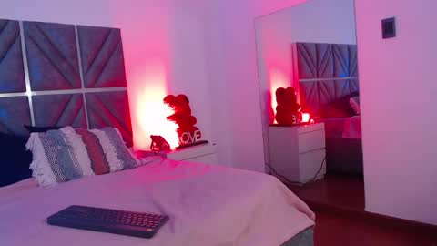 laura_dicardy online show from 2, 12, 2025