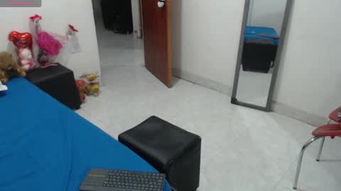 laura_foxx2379 online show from 30, 9, 2025