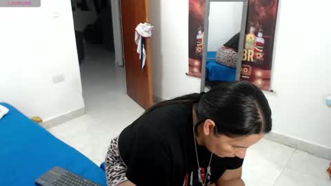laura_foxx2379 online show from 28, 4, 2026