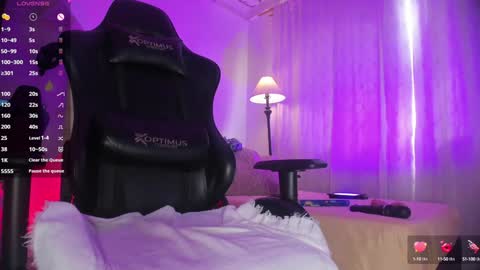 Snapshot of laura_hills18 chatting on 22, 12, 2024 Lura online show from 22, 12, 2024