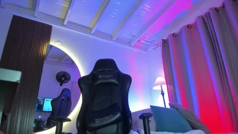 Snapshot of laura_hills18 chatting on 12, 9, 2025 Lura online show from 12, 9, 2025