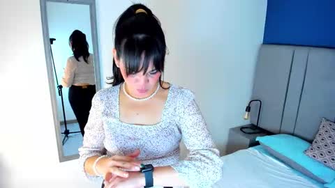 laura hotties online show from 26, 11, 2025