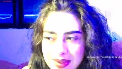 laura_pink01 online show from 17, 12, 2025