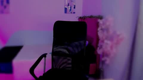 Laura Rose online show from 15, 11, 2025