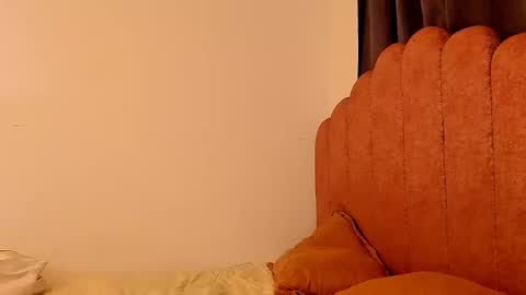 Snapshot of laura_soe chatting on 12, 1, 2026 LAURA SOE online show from 12, 1, 2026