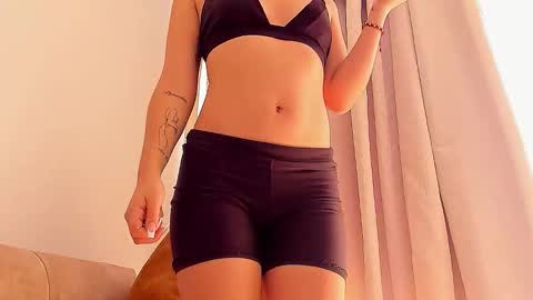 Snapshot of laura_soe chatting on 14, 1, 2026 LAURA SOE online show from 14, 1, 2026