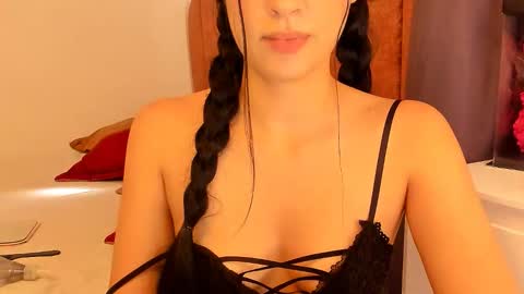 Snapshot of laura_soe chatting on 6, 2, 2026 LAURA SOE online show from 6, 2, 2026