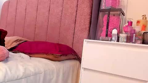 Snapshot of laura_soe chatting on 25, 2, 2026 LAURA SOE online show from 25, 2, 2026