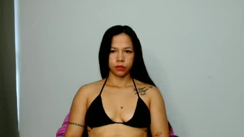 Snapshot of lauracb_ chatting on 5, 7, 2026 lauracb online show from 5, 7, 2026