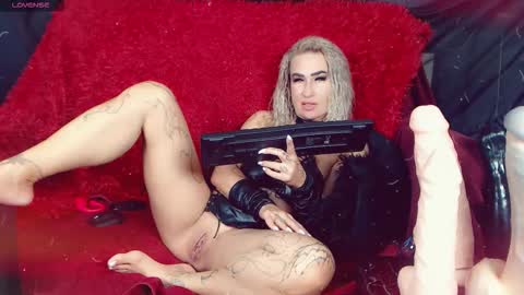 LauraCrystall online show from 8, 10, 2025