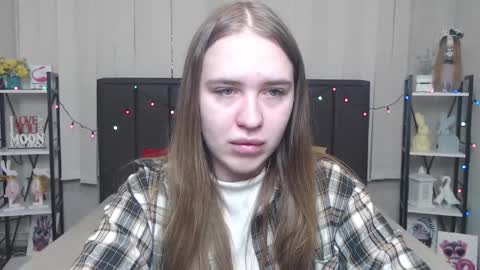 LauraHlot online show from 9, 9, 2025