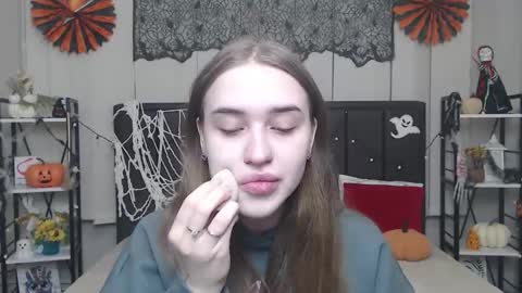 LauraHlot online show from 2, 11, 2025