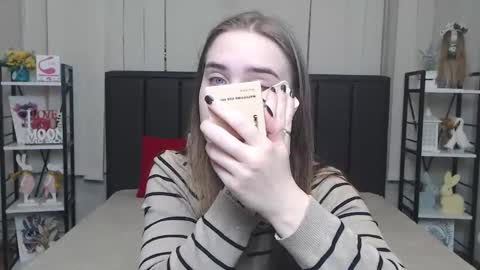 LauraHlot online show from 5, 12, 2025