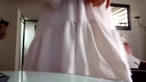 Laura online show from 10, 12, 2024