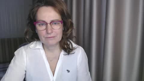 Lauraoven1 online show from 6, 1, 2025