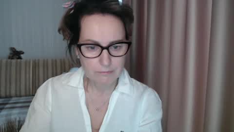 Lauraoven1 online show from 25, 2, 2025