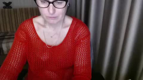 Lauraoven1 online show from 5, 3, 2025