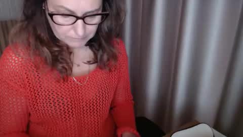 Lauraoven1 online show from 1, 11, 2025