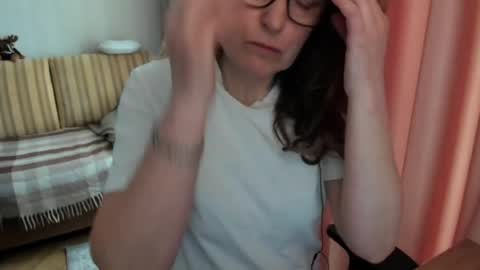 Lauraoven1 online show from 2, 4, 2026