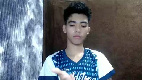 Snapshot of laurence_cuttieguyhere chatting on 4, 5, 2026 laurence_cuttieguyhere online show from 4, 5, 2026
