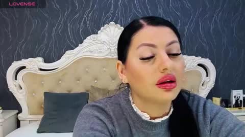 Laura online show from 6, 2, 2025