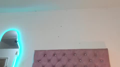 laurenlaine online show from 5, 4, 2026