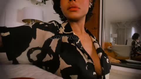 Lauren Saenz online show from 28, 2, 2025