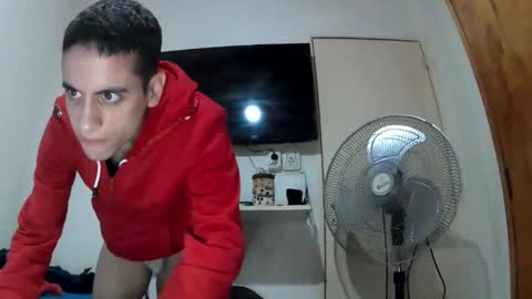 Snapshot of lauti_twink chatting on 4, 3, 2025 Lautaro online show from 4, 3, 2025