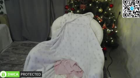 Snapshot of lavinell chatting on 4, 12, 2024 Mia online show from 4, 12, 2024