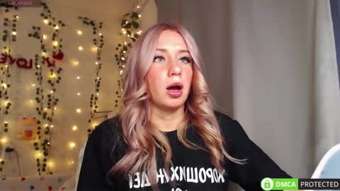 Snapshot of lavinell chatting on 21, 9, 2025 Mia online show from 21, 9, 2025