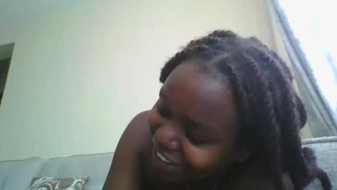 Snapshot of lavycaramel chatting on 13, 11, 2025 lavycaramel online show from 13, 11, 2025