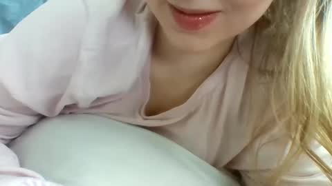 layannalea online show from 27, 2, 2025