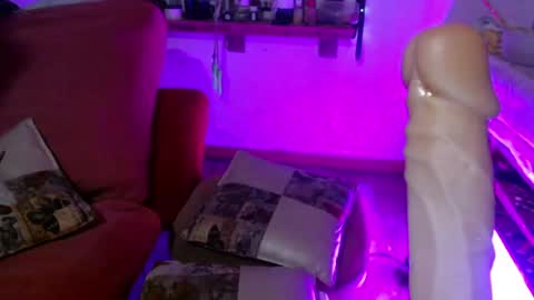 Laye19 online show from 3, 12, 2024