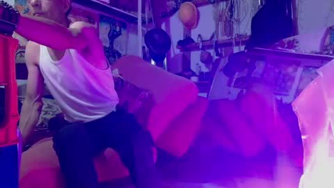 Laye19 online show from 10, 12, 2024