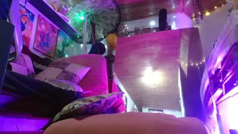 Laye19 online show from 11, 12, 2024