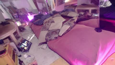 Laye19 online show from 26, 1, 2025