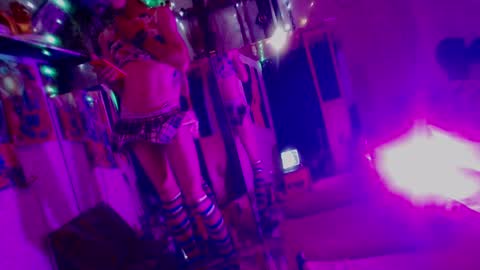 Laye19 online show from 1, 2, 2025