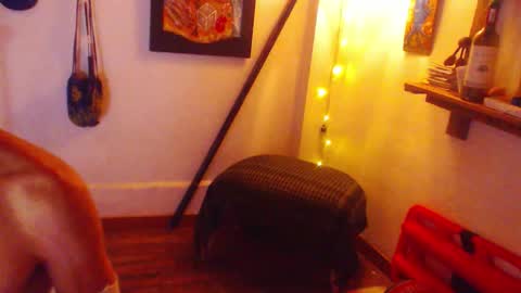 Laye19 online show from 25, 9, 2025