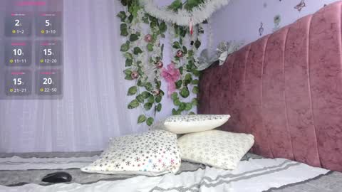 layla_17 online show from 30, 12, 2024